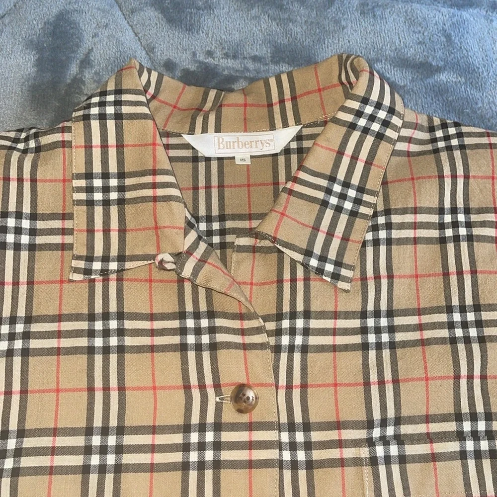 Preloved Burberry shirt with 1 pocket excellent condition size 15 22” wide - Picture 4 of 12